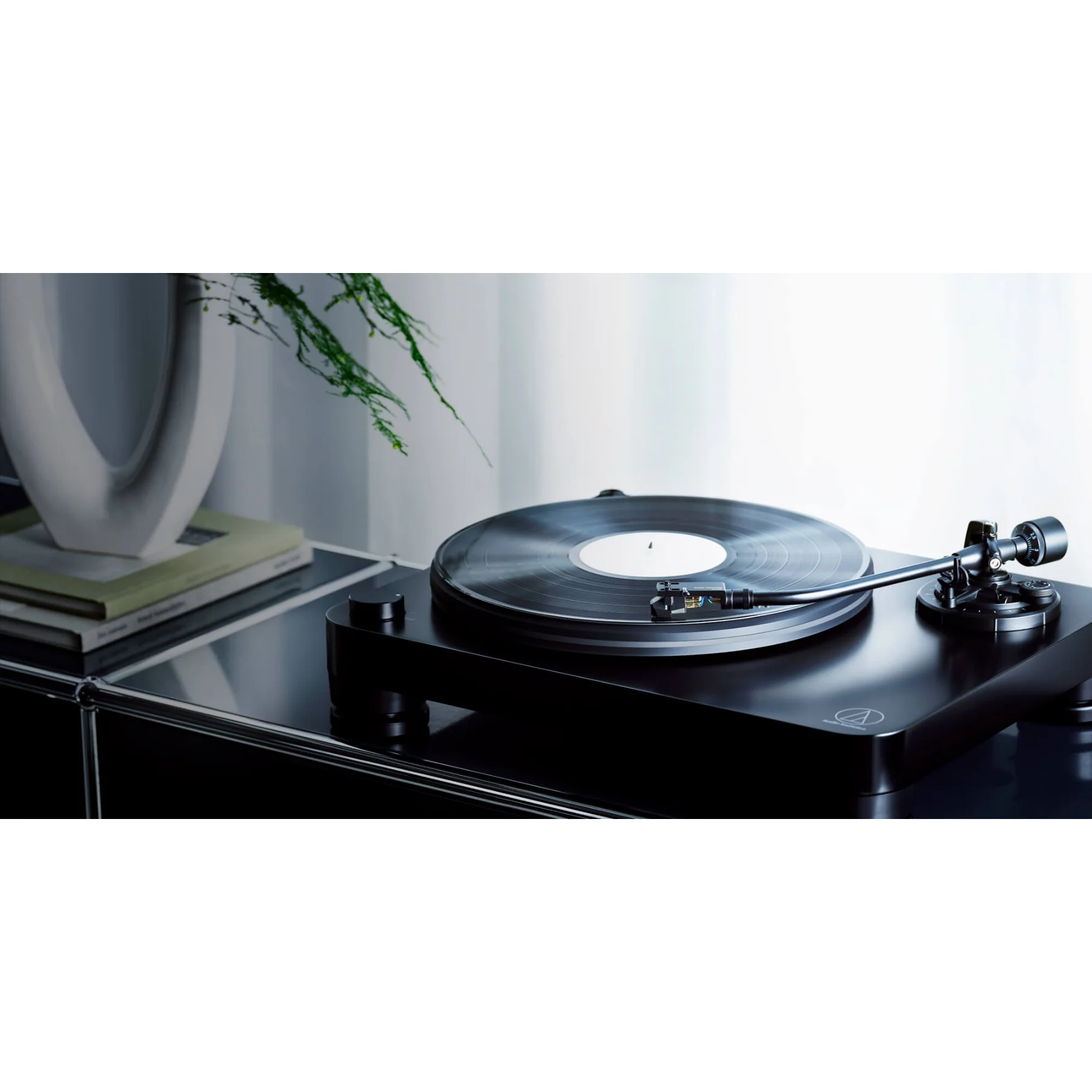 Audio-Technica AT-LP7X Fully Manual Belt-Drive Turntable - Image 7
