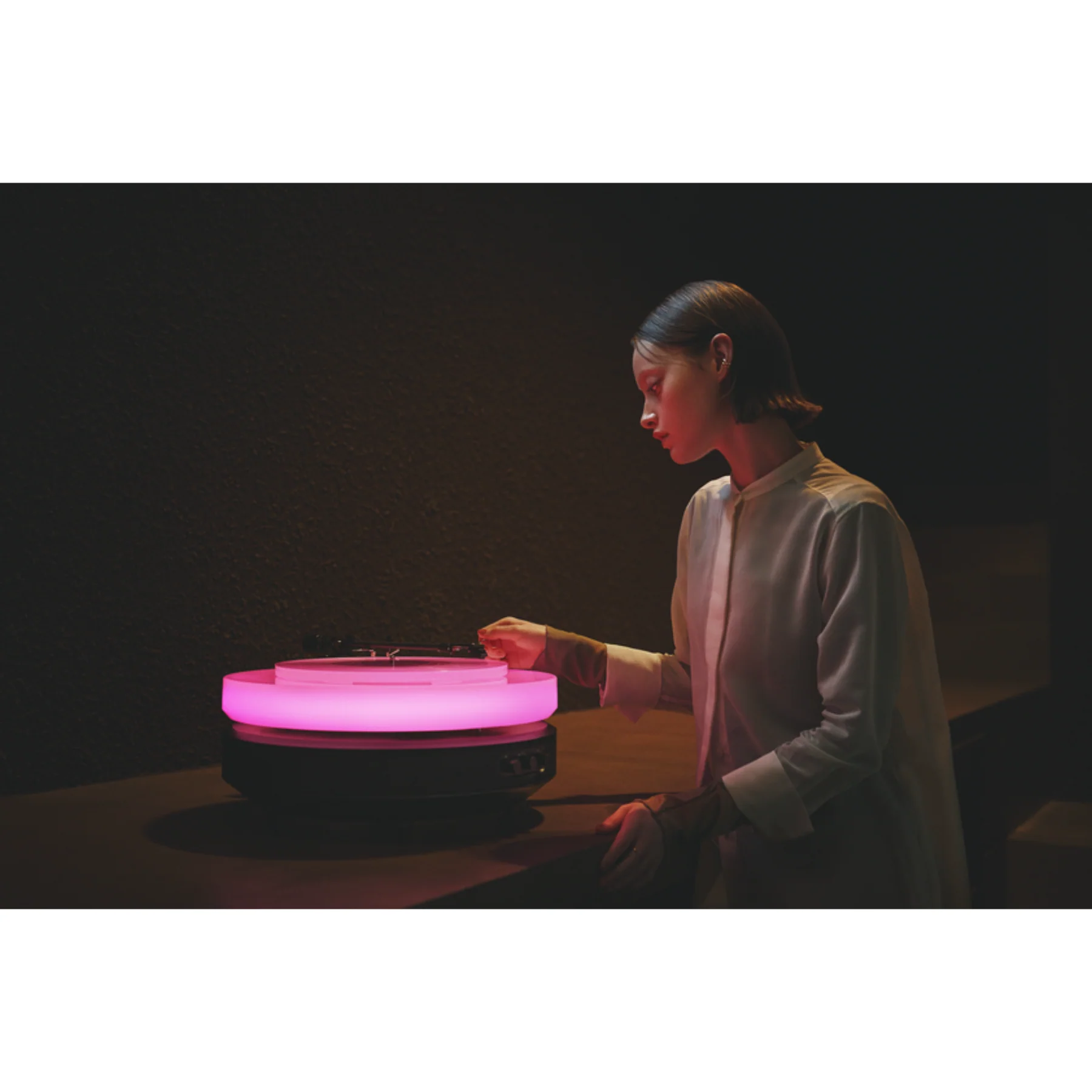 Audio Technica Hotaru All In One Floating Turntable - Image 4