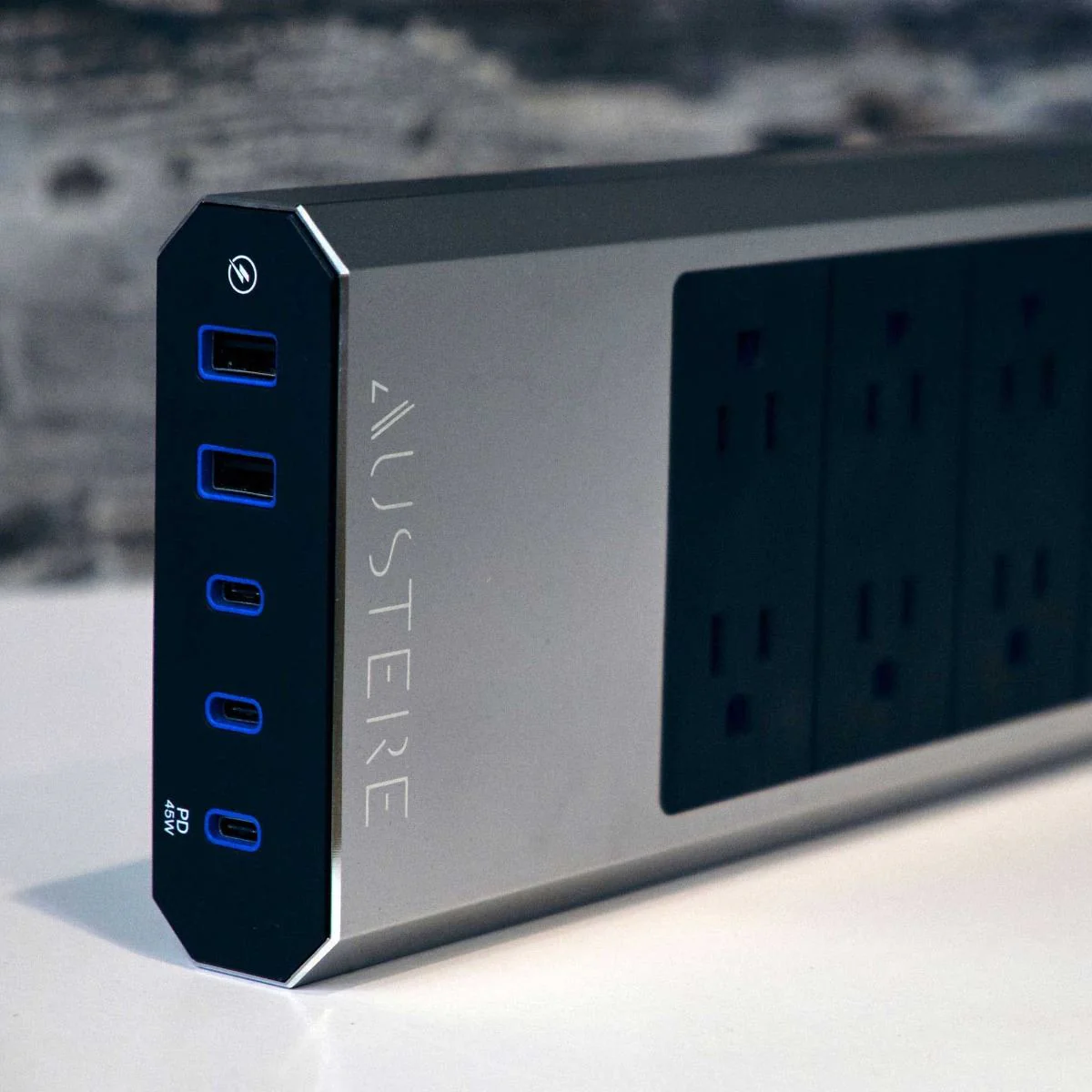 Austere VII Series Power 6-Outlet With Omniport USB & PD - Image 4