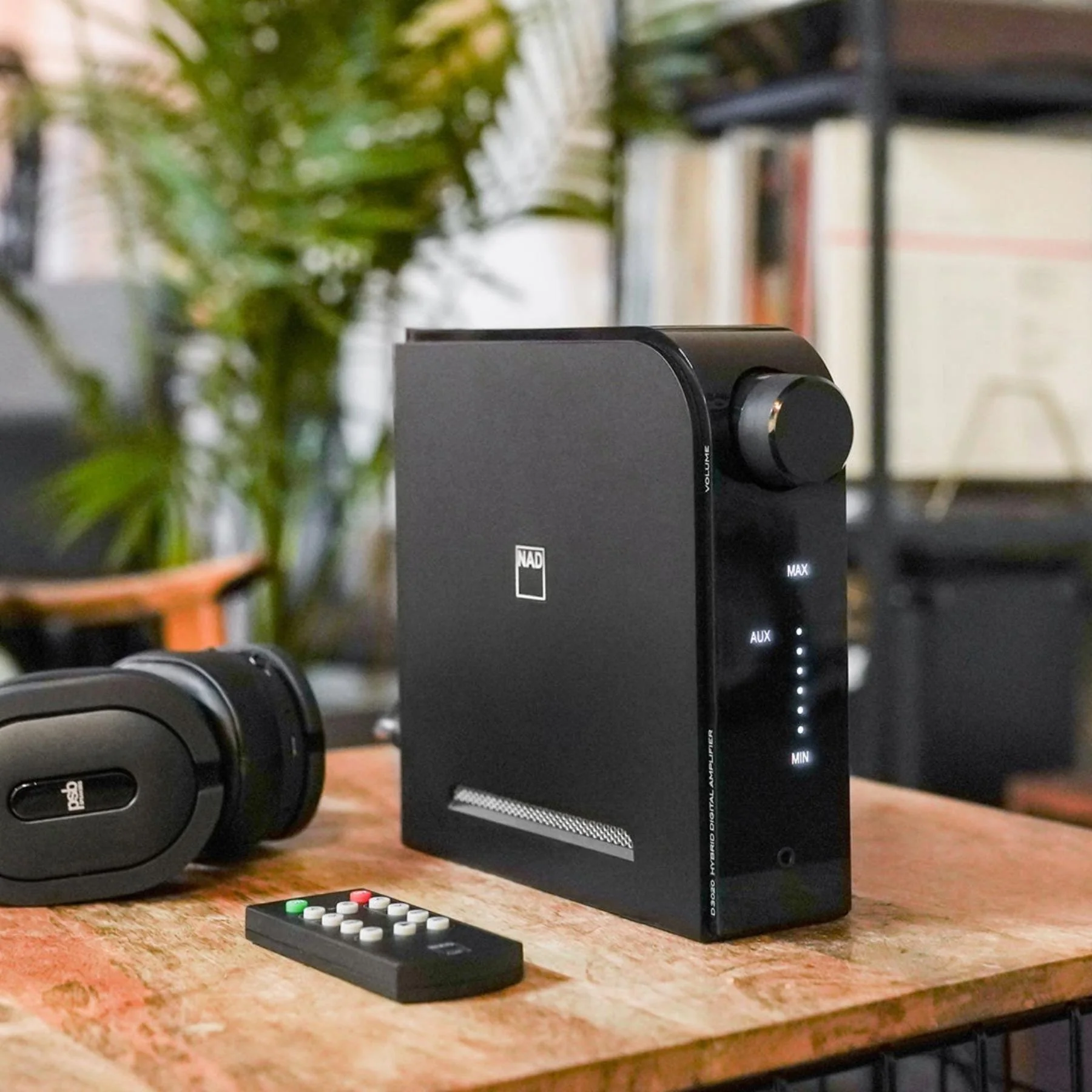 NAD D 3020 V2 Hybrid DAC Integrated Amplifier - Image 3