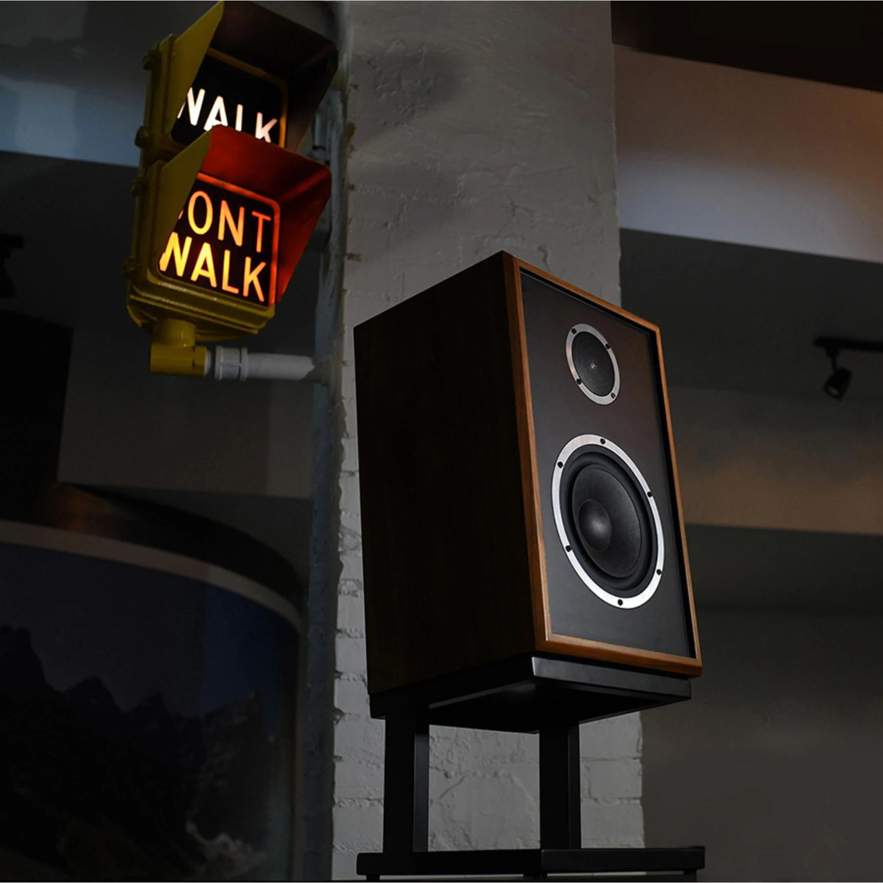 KLH Model Three Bookshelf Speakers - Image 4