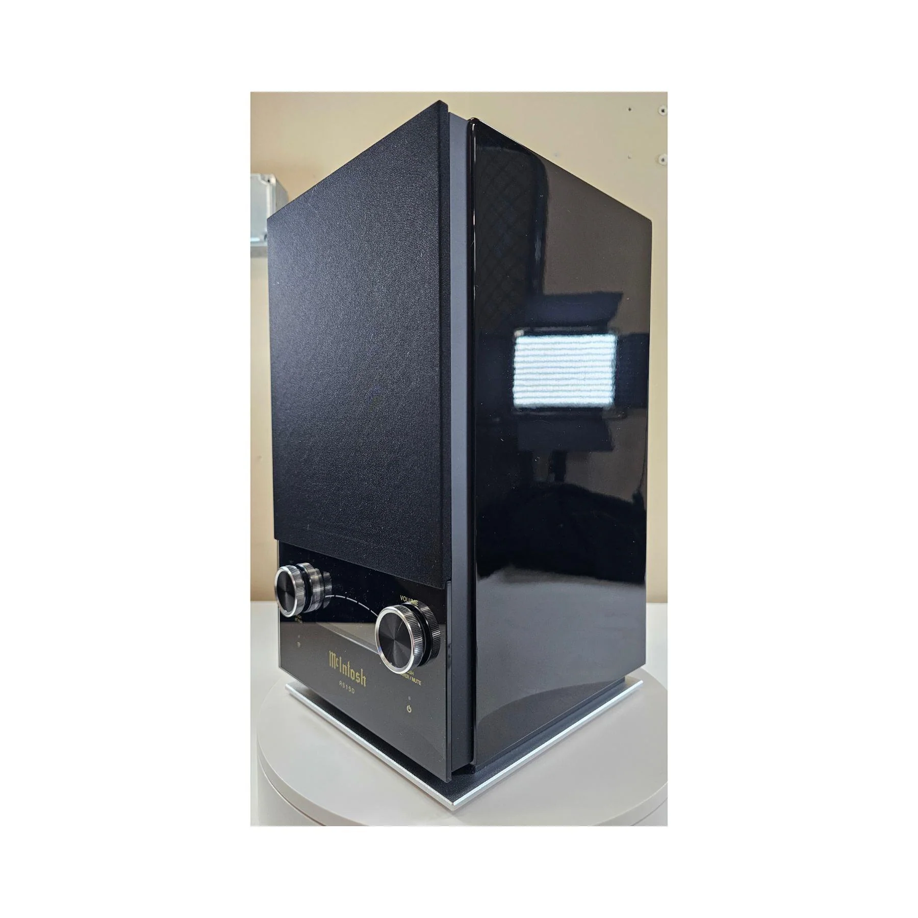 McIntosh RS150 - Wireless Loudspeaker - Preowned - No Manufacturer Warranty - Image 2