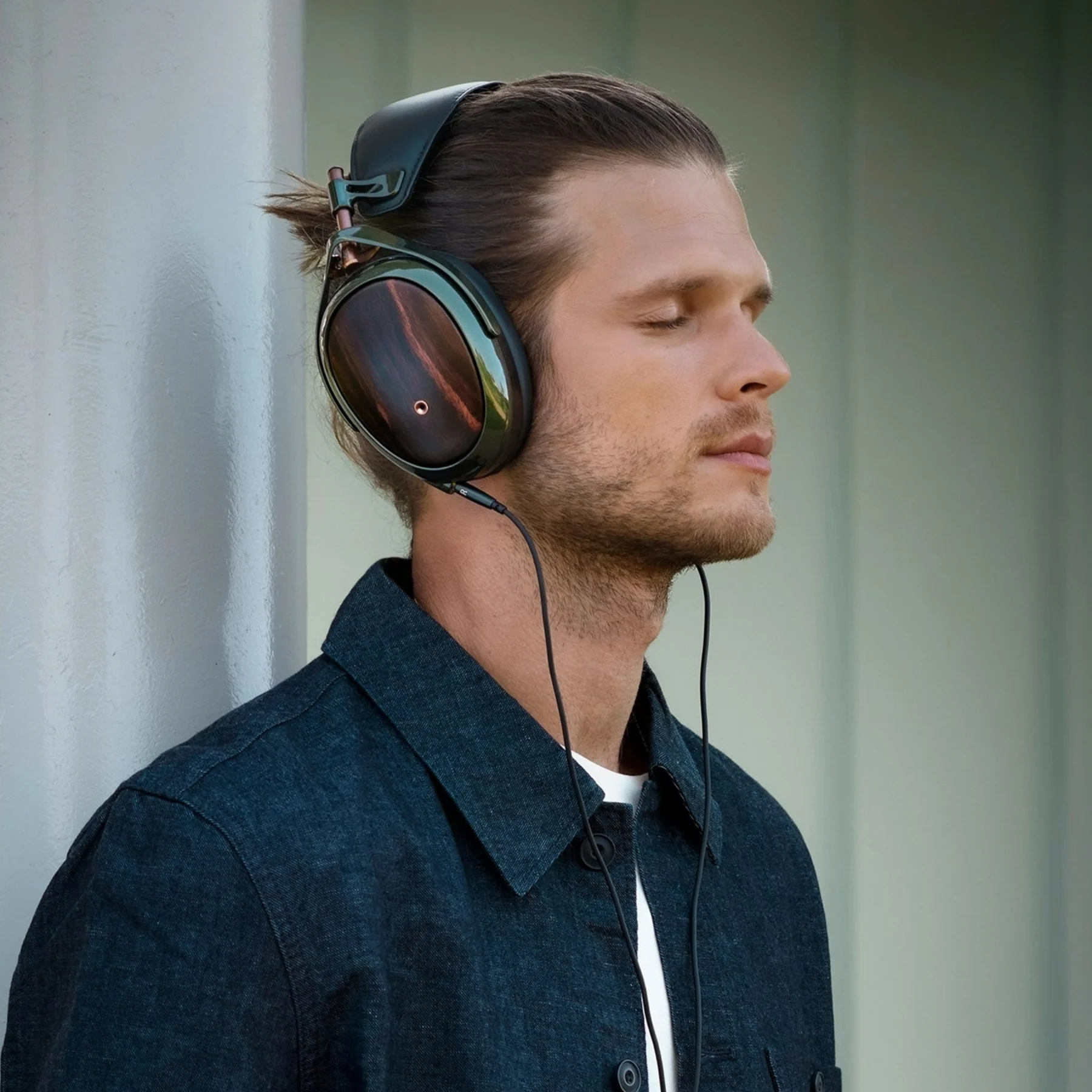 Meze Audio STRADA Closed-Back Dynamic Headphones - Image 8