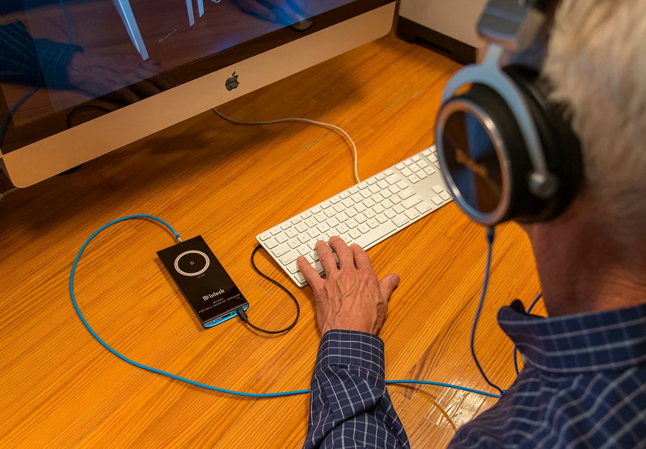 McIntosh MHA50 - Portable Decoding Amplifier and DAC - Image 5