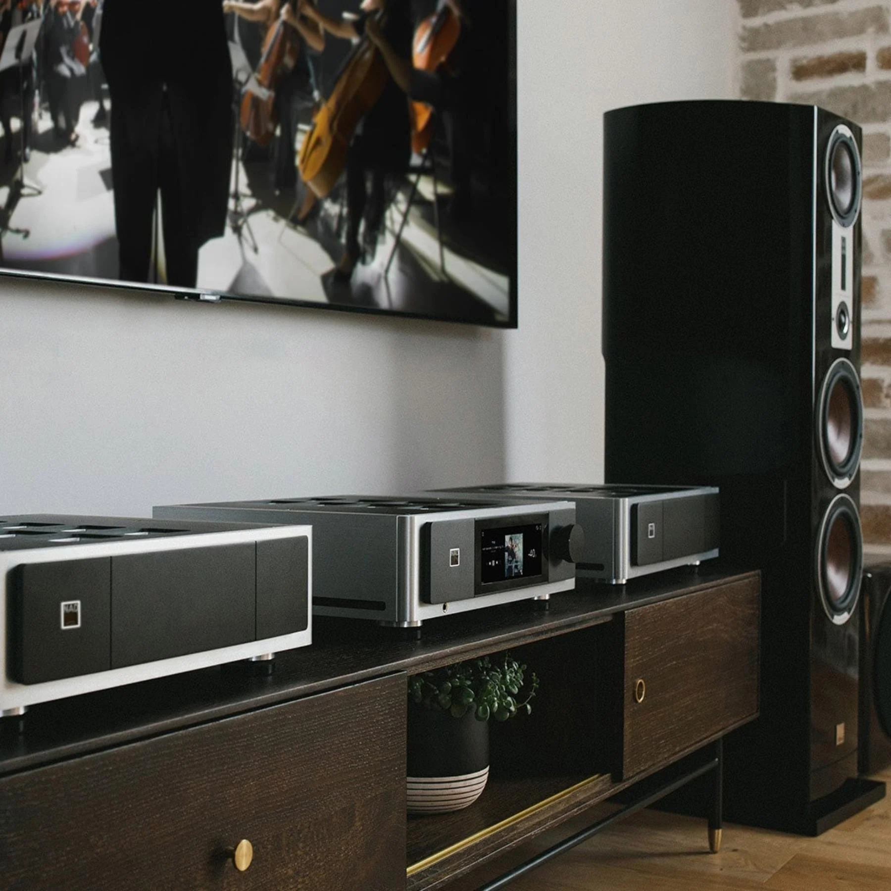 NAD M23 V2 200 x 2 Power Amp-Black/Silver - Image 5