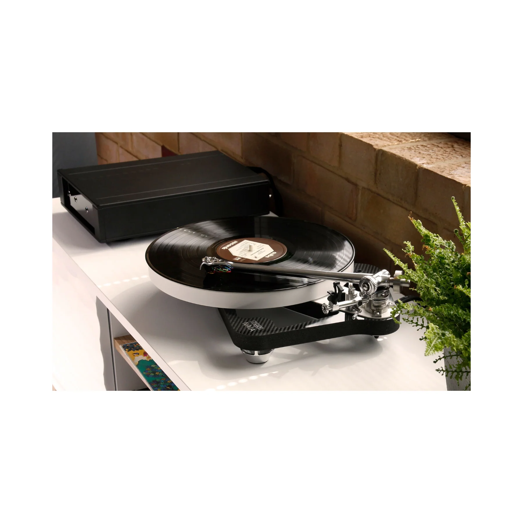 Rega Naia Reference Turntable (No Cartridge) - Image 5