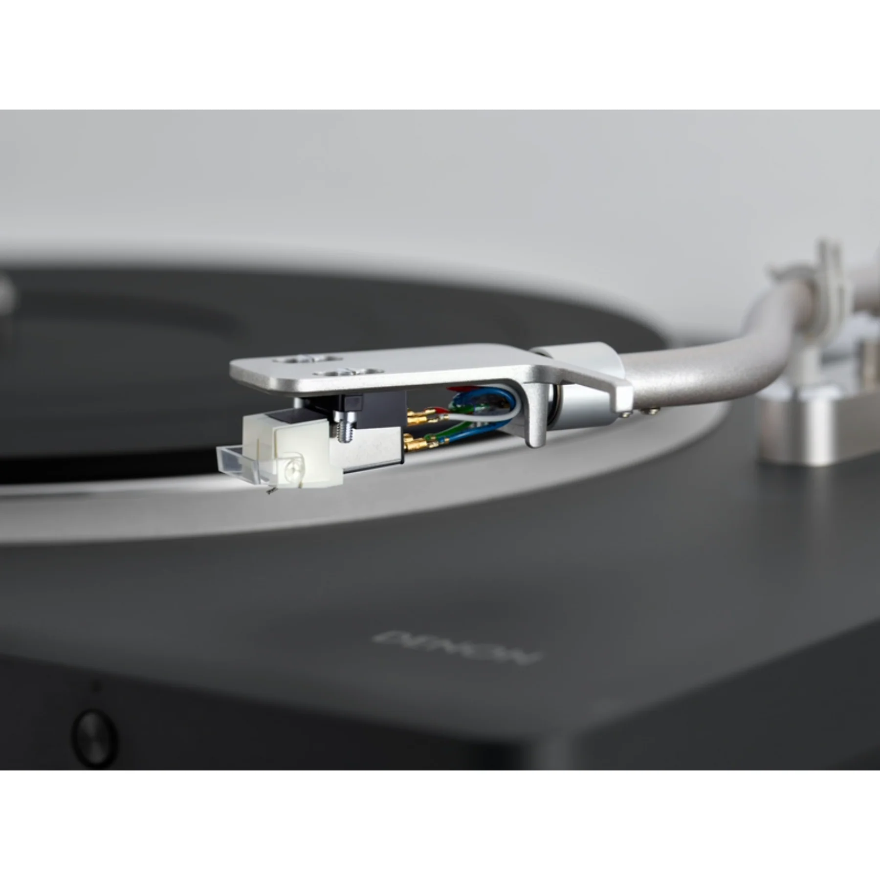 Denon DP-500BT Belt-Drive Turntable - Image 4