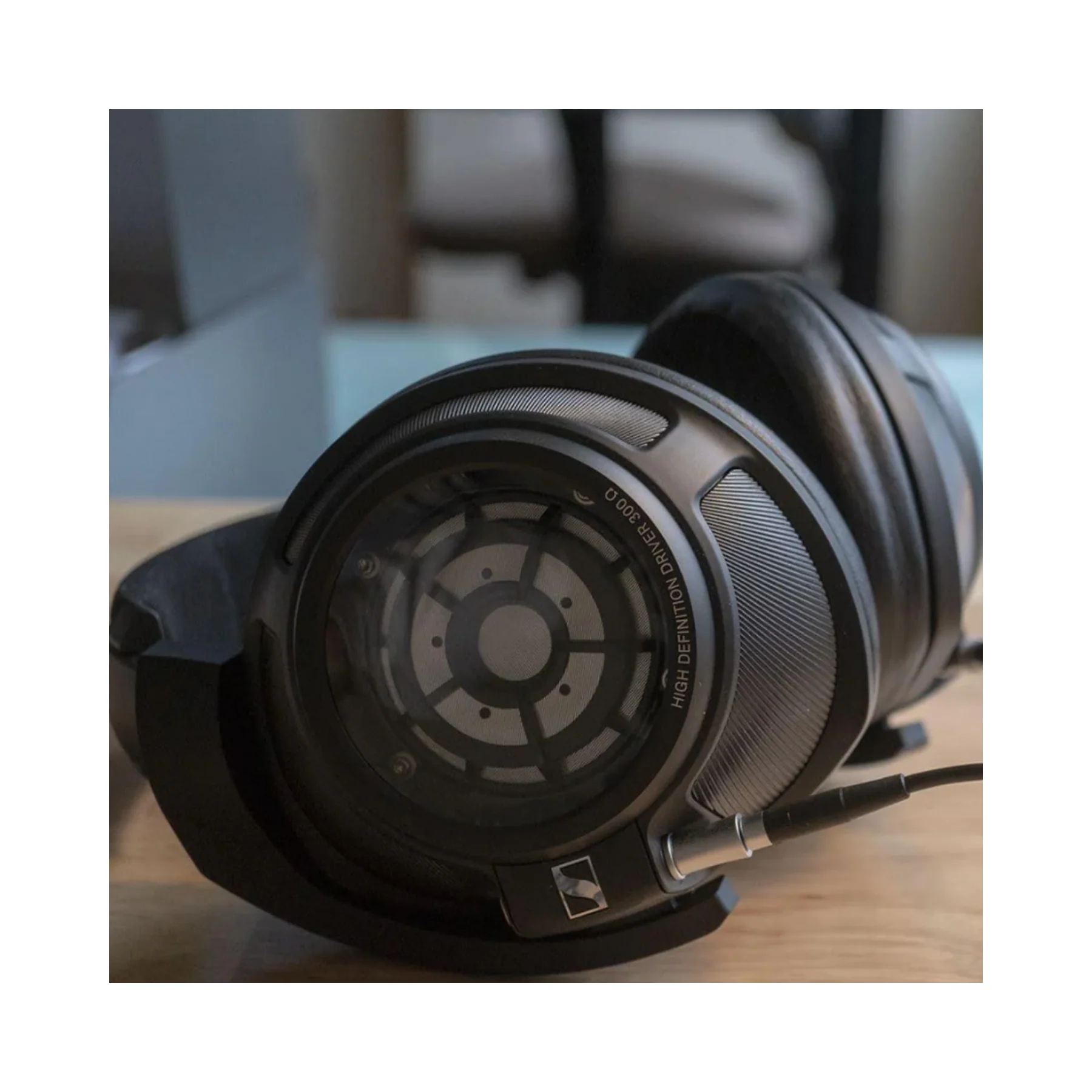 Sennheiser HD820 Over Ear Audiophile Headphones - Image 5