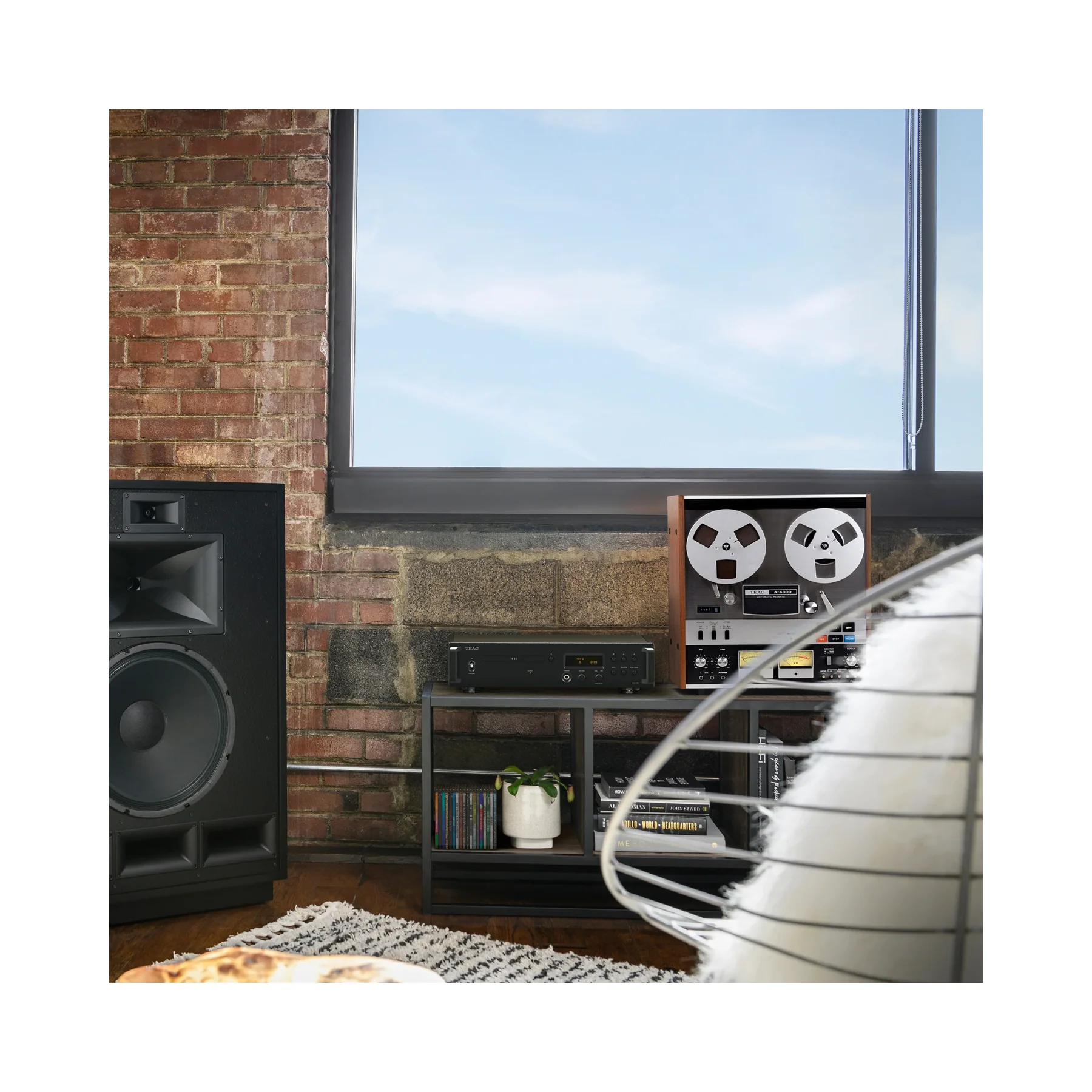 TEAC VRDS-701 Dual Monaural USB/DAC CD Player/Pre-Amp/Headphone Amplifier - Clearance / Open Box - Image 5