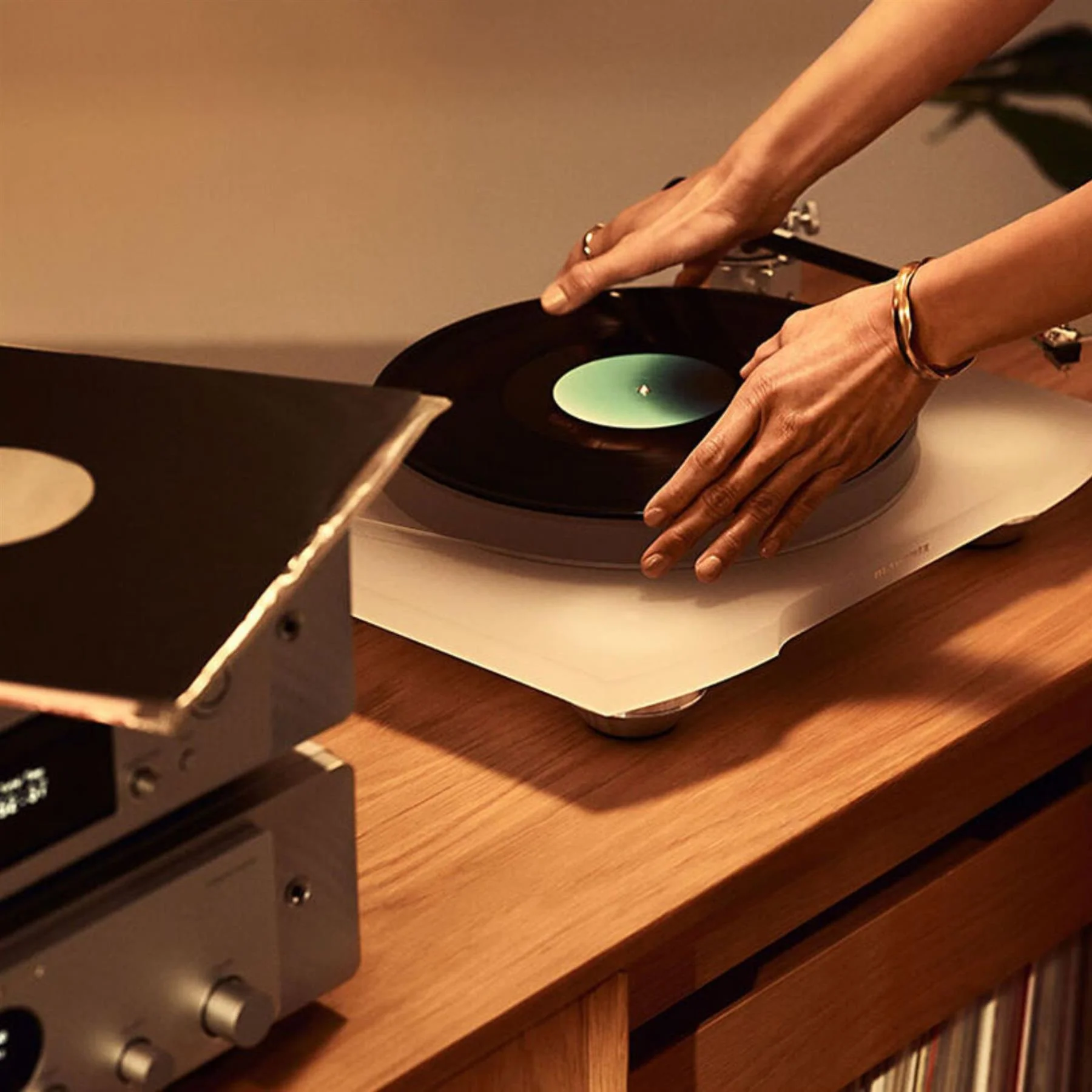 Marantz TT-15S1 - Belt Drive Reference Turntable with Cartridge - Image 6