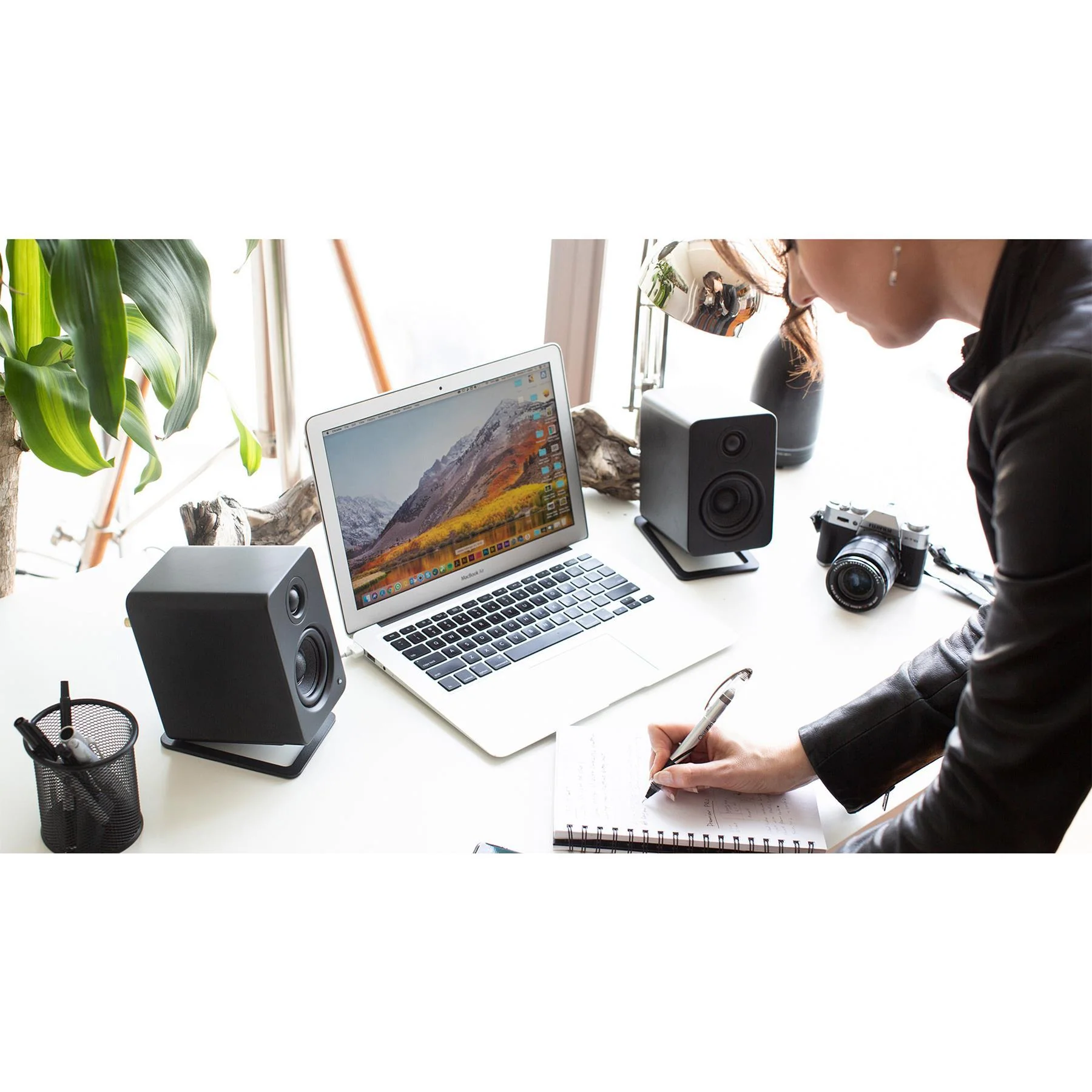 Kanto YU2 Powered Desktop Speakers for Gaming and Home Office with Built-In DAC - Image 7